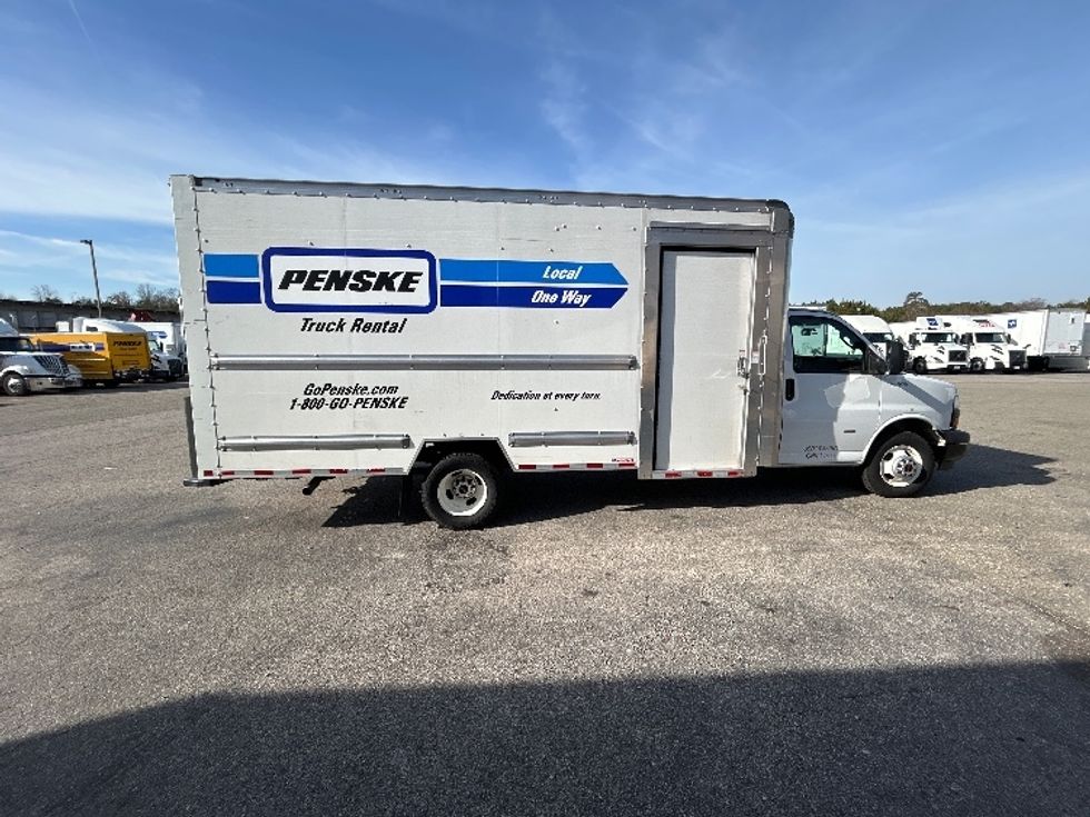 Light Duty Box Truck-Light and Medium Duty Trucks-GMC-2022-Savana G33903-Charlottesville-VA-39,970\n\t\tmiles-$ 44,250 - Image 15