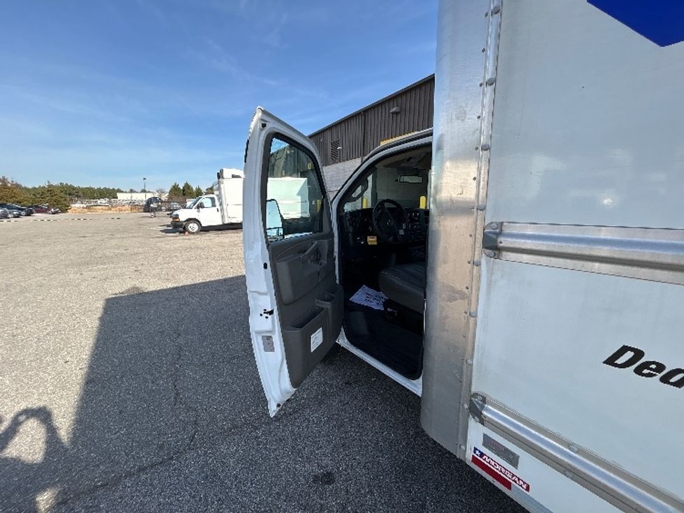 Light Duty Box Truck-Light and Medium Duty Trucks-GMC-2022-Savana G33903-Charlottesville-VA-39,970\n\t\tmiles-$ 44,250 - Image 16