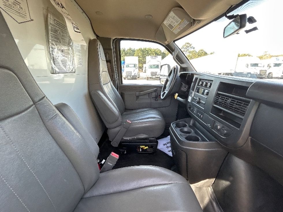 Light Duty Box Truck-Light and Medium Duty Trucks-GMC-2022-Savana G33903-Charlottesville-VA-39,970\n\t\tmiles-$ 44,250 - Image 22