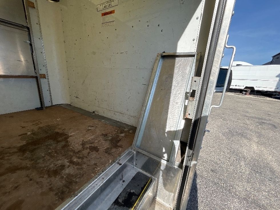 Light Duty Box Truck-Light and Medium Duty Trucks-GMC-2022-Savana G33903-Charlottesville-VA-39,970\n\t\tmiles-$ 44,250 - Image 26