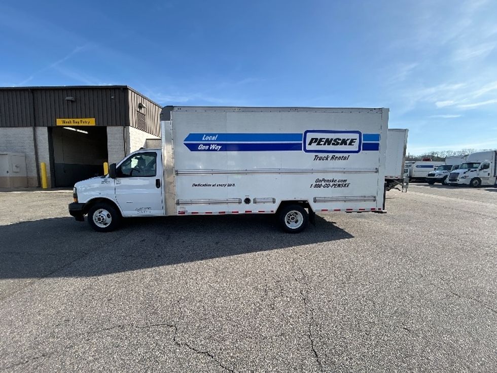 Light Duty Box Truck-Light and Medium Duty Trucks-GMC-2022-Savana G33903-Charlottesville-VA-39,970\n\t\tmiles-$ 44,250 - Image 4