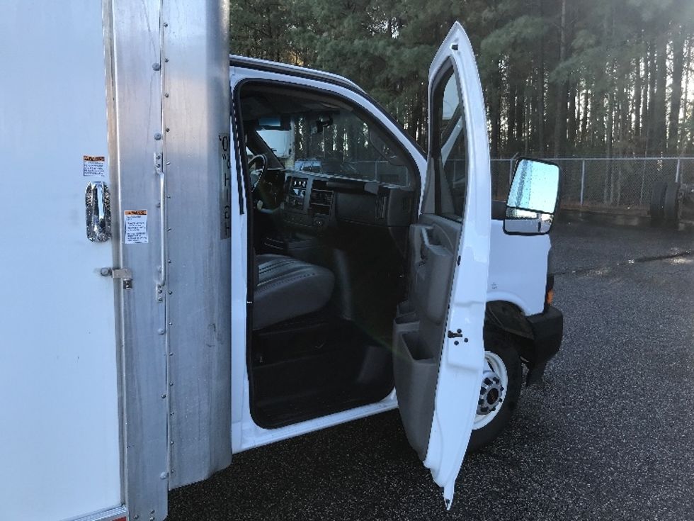 Light Duty Box Truck-Light and Medium Duty Trucks-GMC-2022-Savana G33903-Chesapeake-VA-37,776\n\t\tmiles-$ 47,500 - Image 19