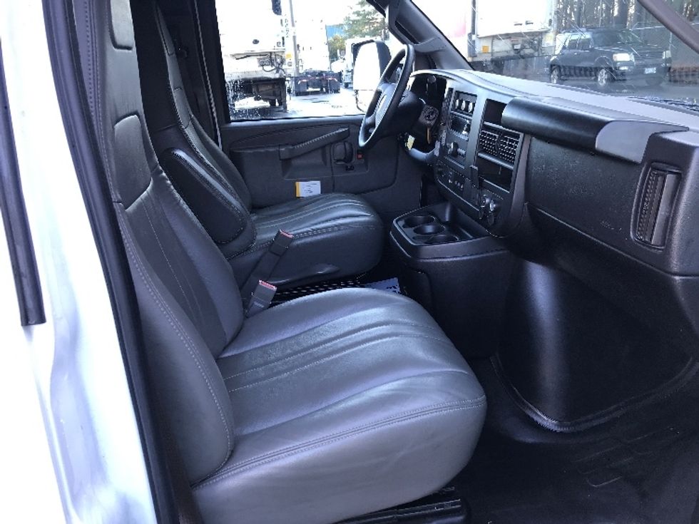 Light Duty Box Truck-Light and Medium Duty Trucks-GMC-2022-Savana G33903-Chesapeake-VA-37,776\n\t\tmiles-$ 47,500 - Image 21