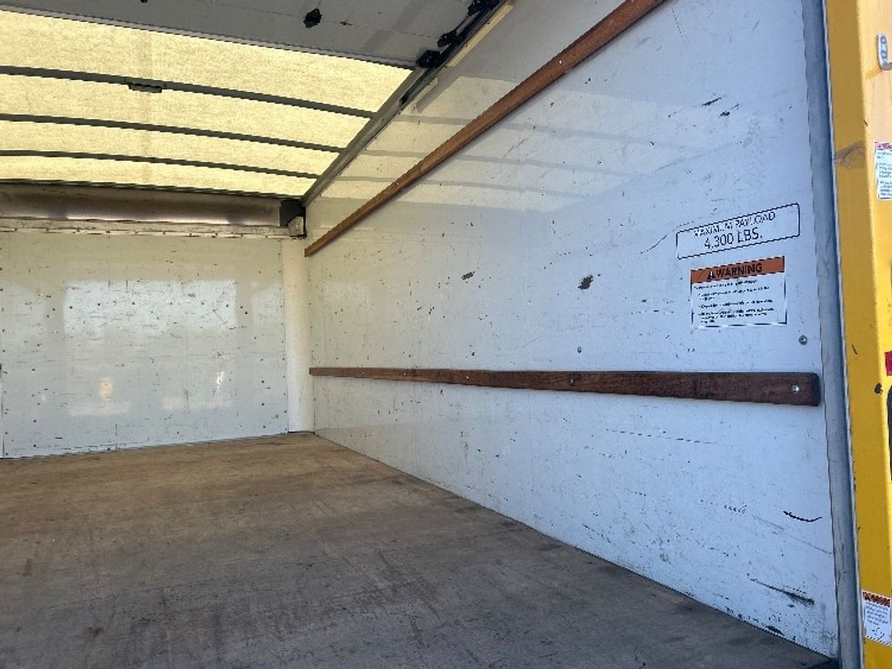 Light Duty Box Truck-Light and Medium Duty Trucks-GMC-2022-Savana G33903-Chester-VA-111,495\n\t\tmiles-$ 27,500 - Image 12