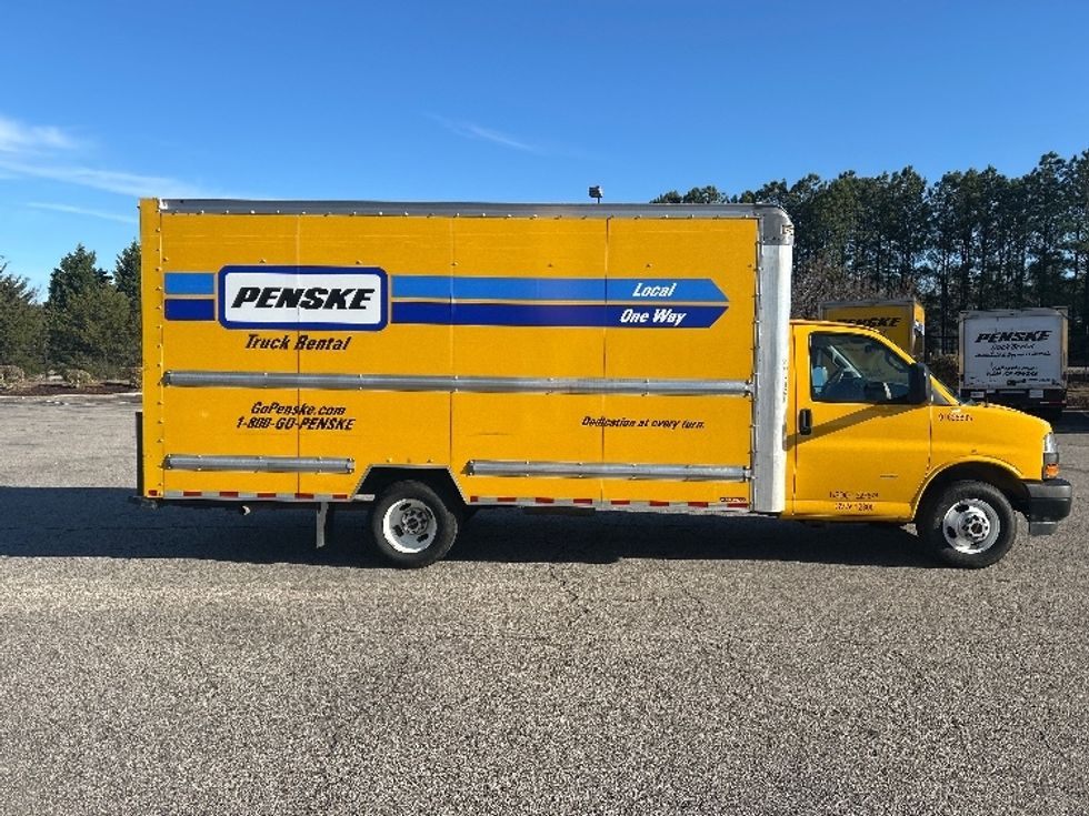 Light Duty Box Truck-Light and Medium Duty Trucks-GMC-2022-Savana G33903-Chester-VA-111,495\n\t\tmiles-$ 27,500 - Image 15