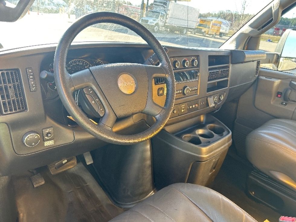 Light Duty Box Truck-Light and Medium Duty Trucks-GMC-2022-Savana G33903-Chester-VA-111,495\n\t\tmiles-$ 27,500 - Image 17