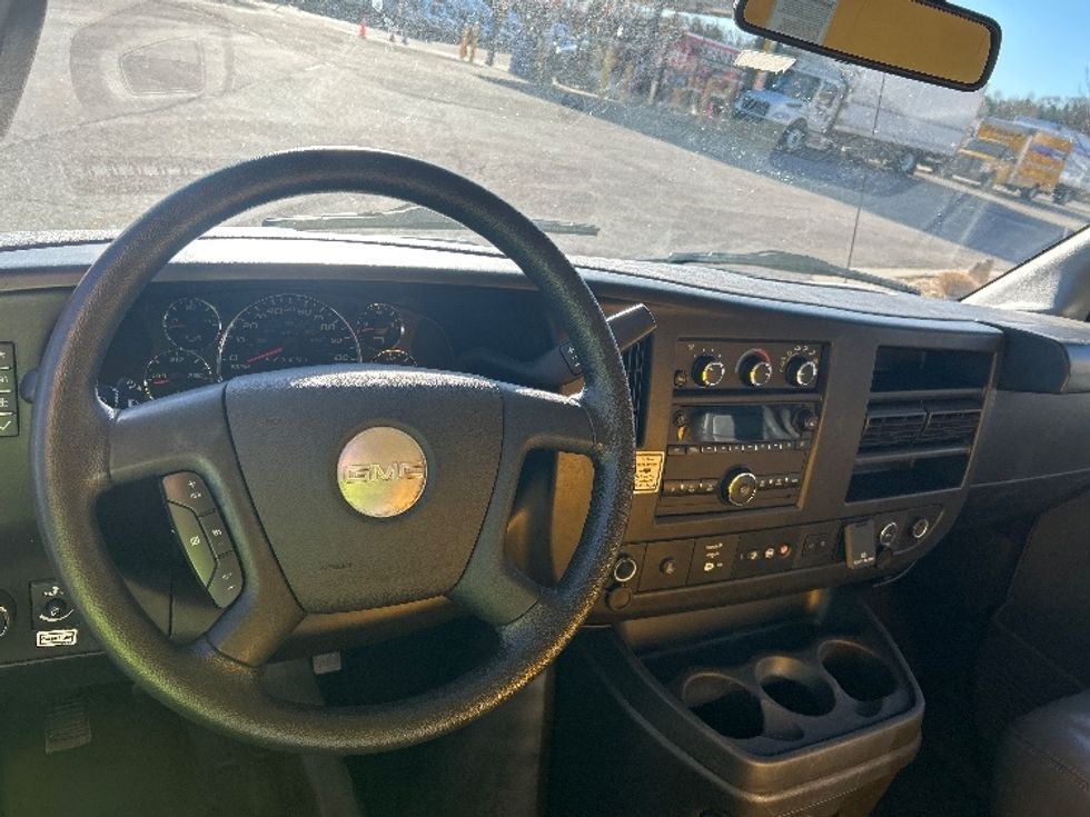 Light Duty Box Truck-Light and Medium Duty Trucks-GMC-2022-Savana G33903-Chester-VA-111,495\n\t\tmiles-$ 27,500 - Image 18