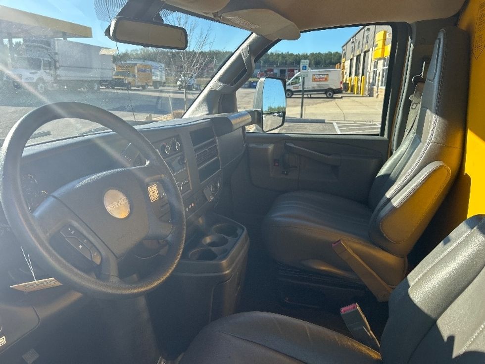 Light Duty Box Truck-Light and Medium Duty Trucks-GMC-2022-Savana G33903-Chester-VA-111,495\n\t\tmiles-$ 27,500 - Image 19