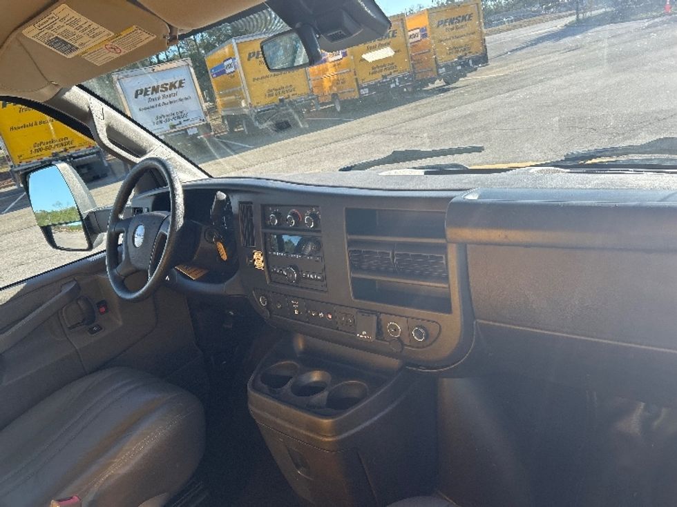 Light Duty Box Truck-Light and Medium Duty Trucks-GMC-2022-Savana G33903-Chester-VA-111,495\n\t\tmiles-$ 27,500 - Image 21