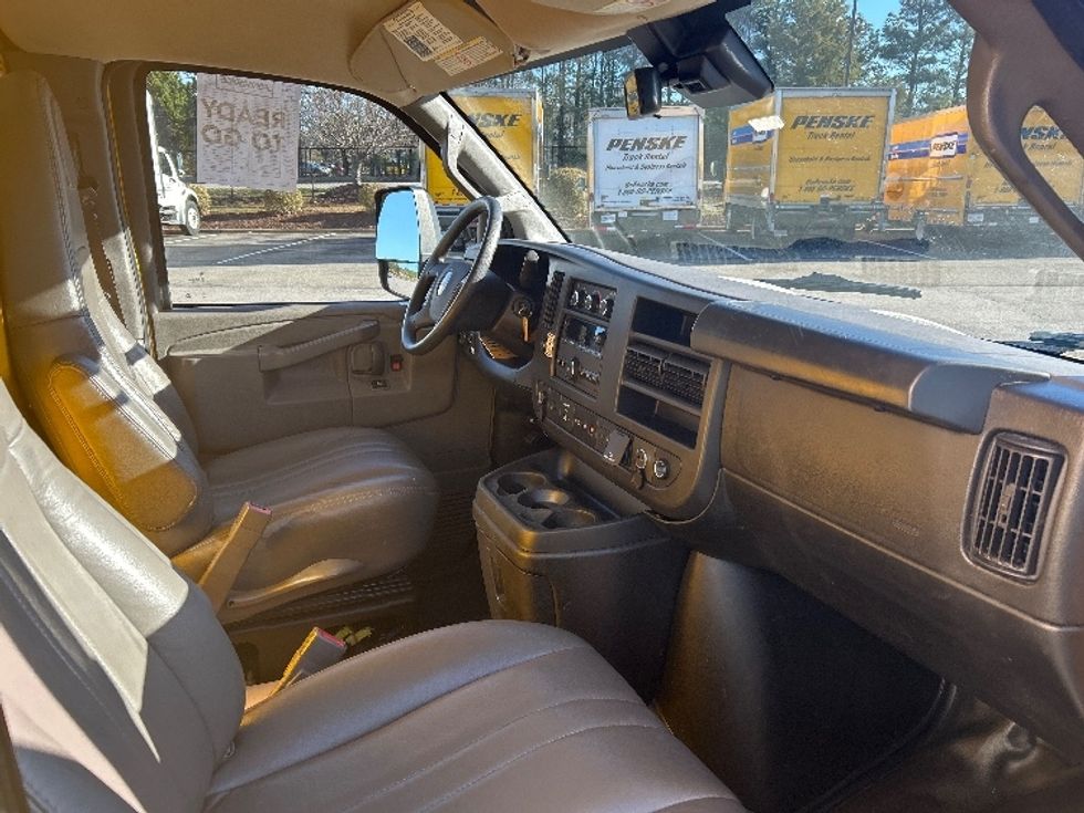 Light Duty Box Truck-Light and Medium Duty Trucks-GMC-2022-Savana G33903-Chester-VA-111,495\n\t\tmiles-$ 27,500 - Image 22