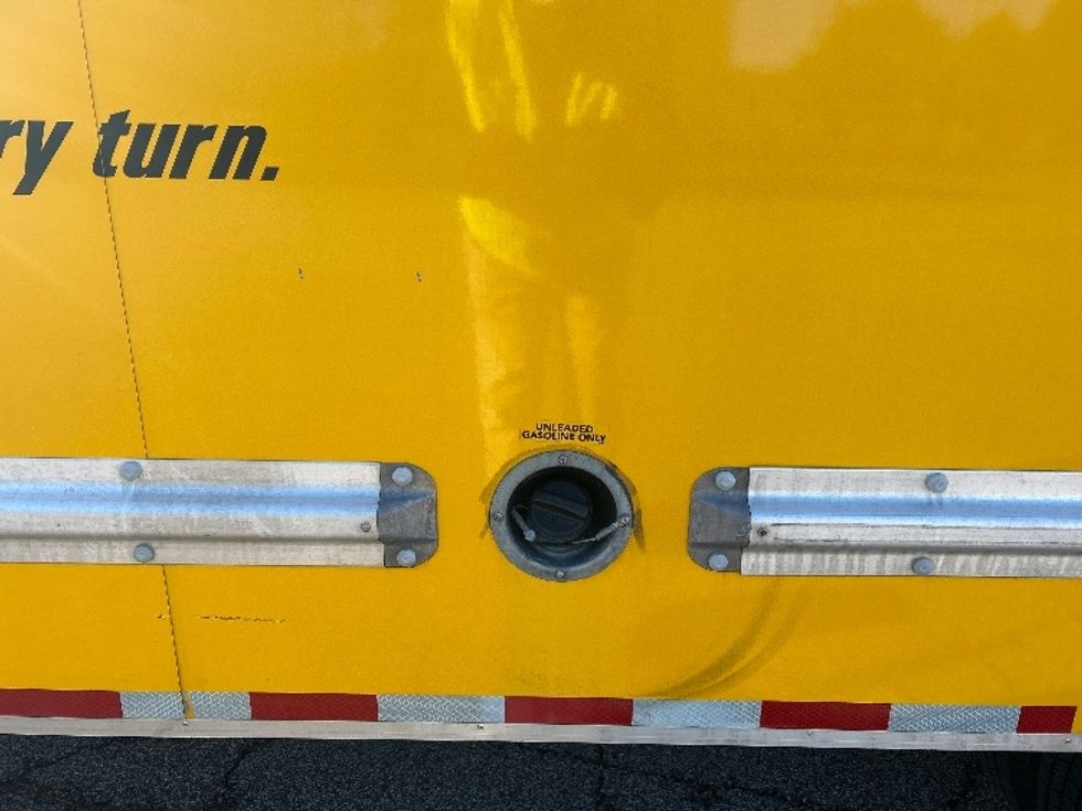 Light Duty Box Truck-Light and Medium Duty Trucks-GMC-2022-Savana G33903-Chester-VA-111,495\n\t\tmiles-$ 27,500 - Image 25