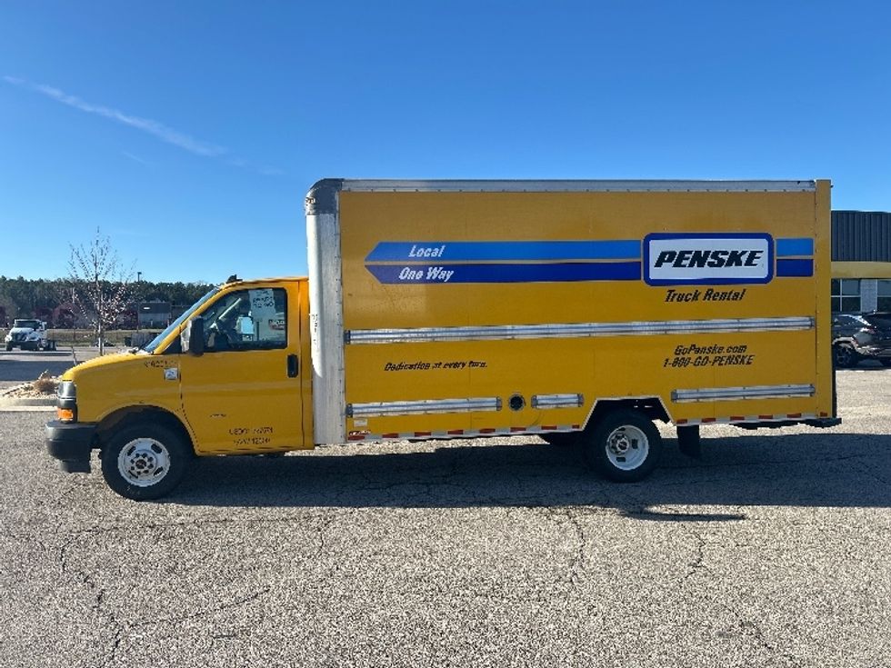 Light Duty Box Truck-Light and Medium Duty Trucks-GMC-2022-Savana G33903-Chester-VA-111,495\n\t\tmiles-$ 27,500 - Image 4
