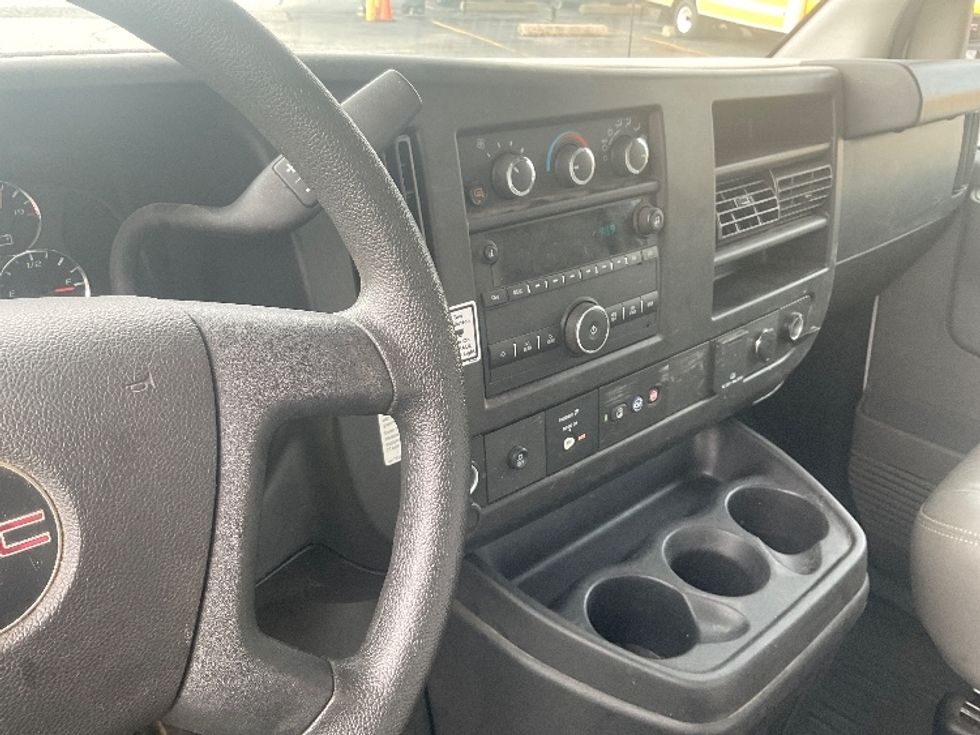 Light Duty Box Truck-Light and Medium Duty Trucks-GMC-2022-Savana G33903-Chicopee-MA-44,951\n\t\tmiles-$ 38,750 - Image 18