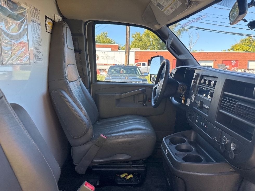 Light Duty Box Truck-Light and Medium Duty Trucks-GMC-2022-Savana G33903-Chicopee-MA-67,332\n\t\tmiles-$ 36,250 - Image 20