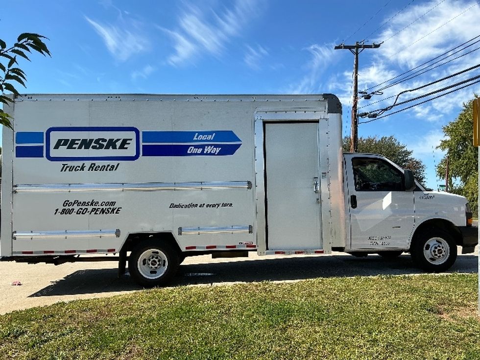 Light Duty Box Truck-Light and Medium Duty Trucks-GMC-2022-Savana G33903-Chicopee-MA-79,471\n\t\tmiles-$ 35,000 - Image 15