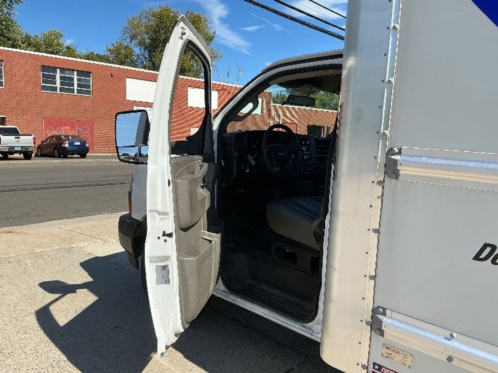 Light Duty Box Truck-Light and Medium Duty Trucks-GMC-2022-Savana G33903-Chicopee-MA-79,471\n\t\tmiles-$ 35,000 - Image 16