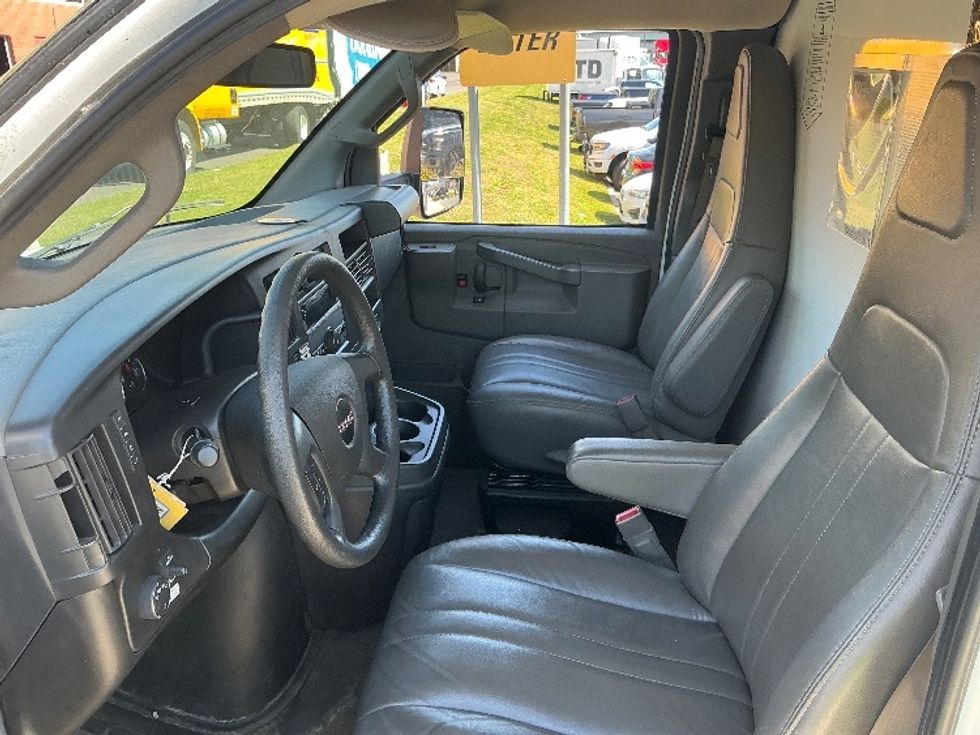Light Duty Box Truck-Light and Medium Duty Trucks-GMC-2022-Savana G33903-Chicopee-MA-79,471\n\t\tmiles-$ 35,000 - Image 19