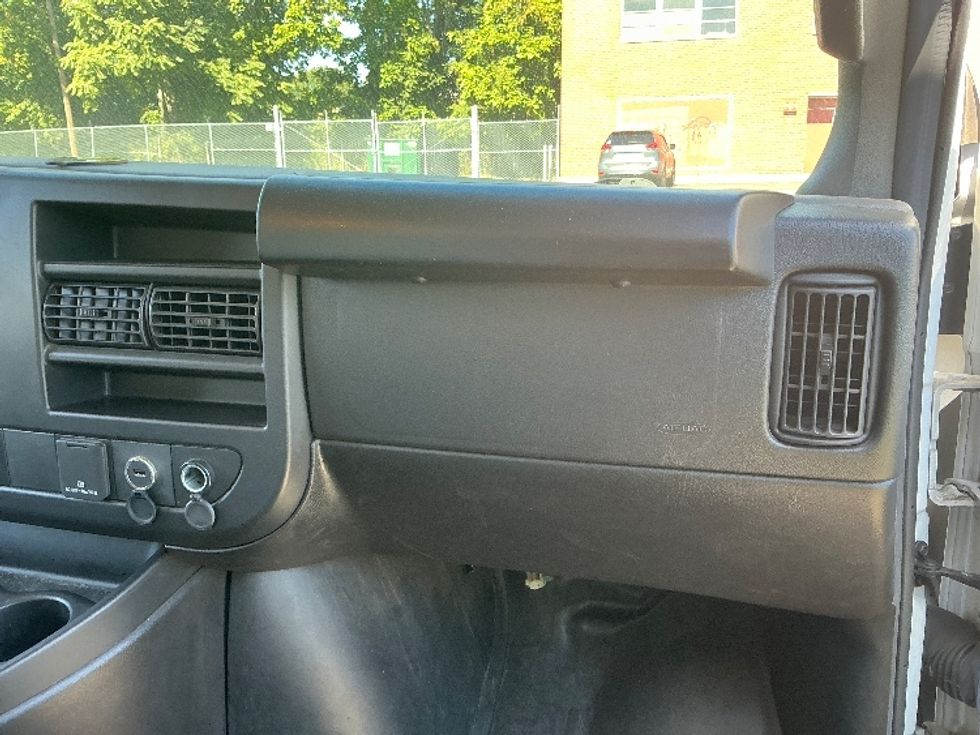 Light Duty Box Truck-Light and Medium Duty Trucks-GMC-2022-Savana G33903-Chicopee-MA-79,471\n\t\tmiles-$ 35,000 - Image 21