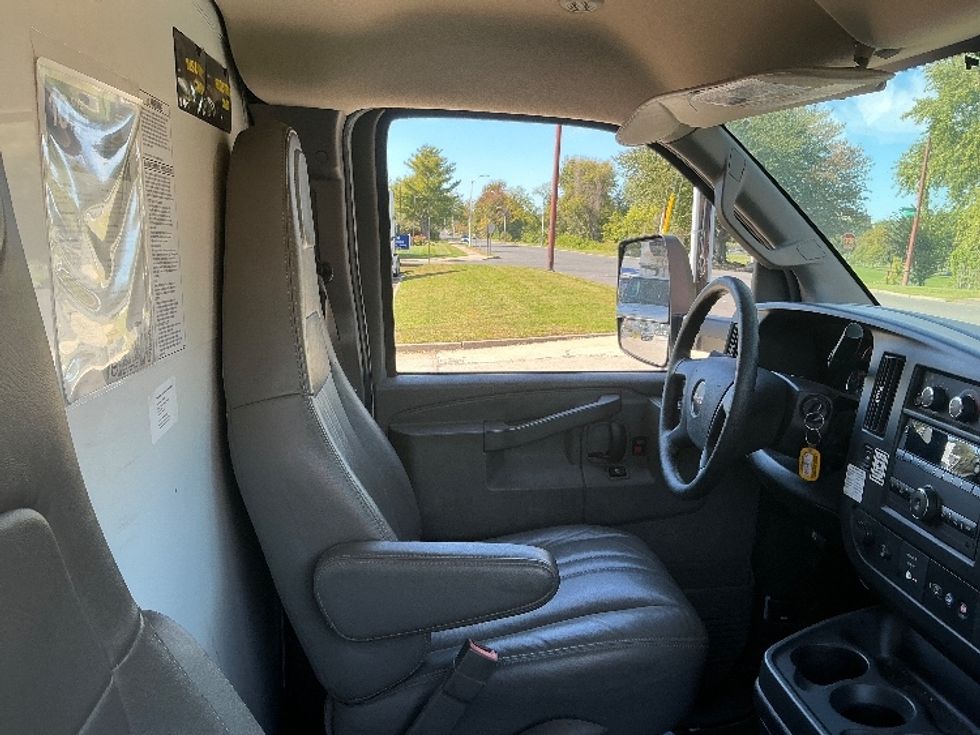 Light Duty Box Truck-Light and Medium Duty Trucks-GMC-2022-Savana G33903-Chicopee-MA-79,471\n\t\tmiles-$ 35,000 - Image 22