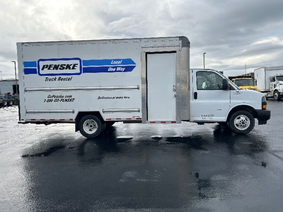 Light Duty Box Truck-Light and Medium Duty Trucks-GMC-2022-Savana G33903-Chino-CA-22,350\n\t\tmiles-$ 48,250 - Image 15