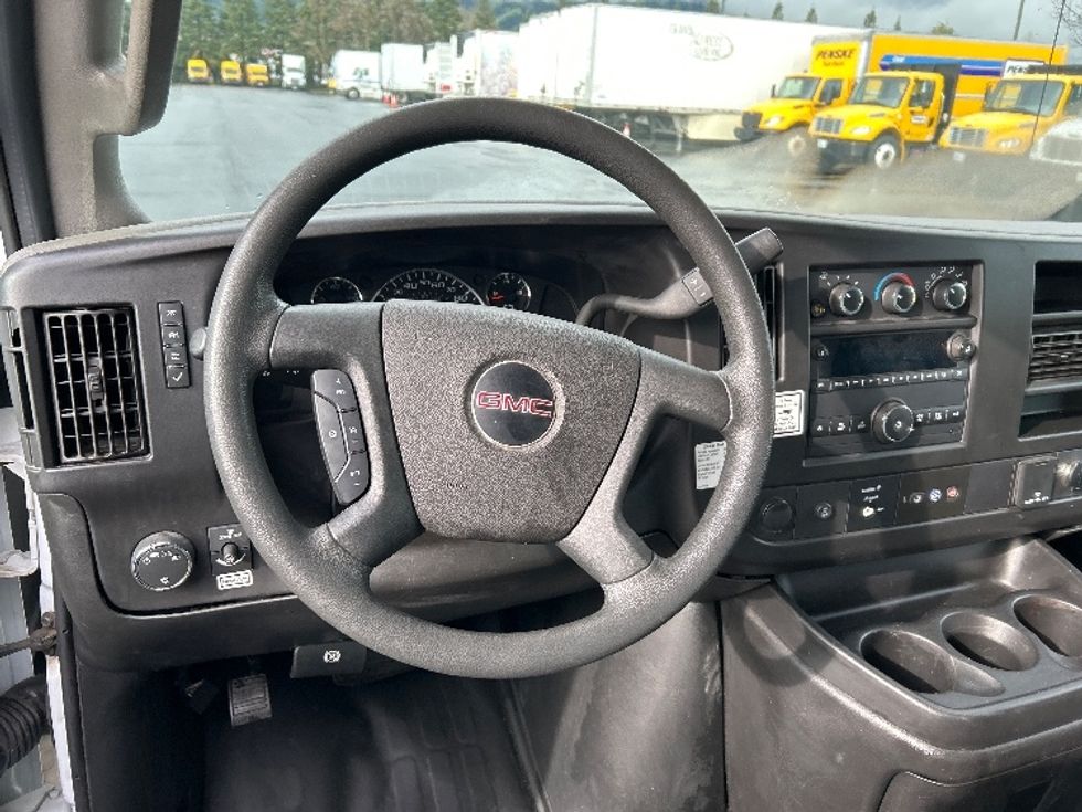 Light Duty Box Truck-Light and Medium Duty Trucks-GMC-2022-Savana G33903-Chino-CA-22,350\n\t\tmiles-$ 48,250 - Image 17