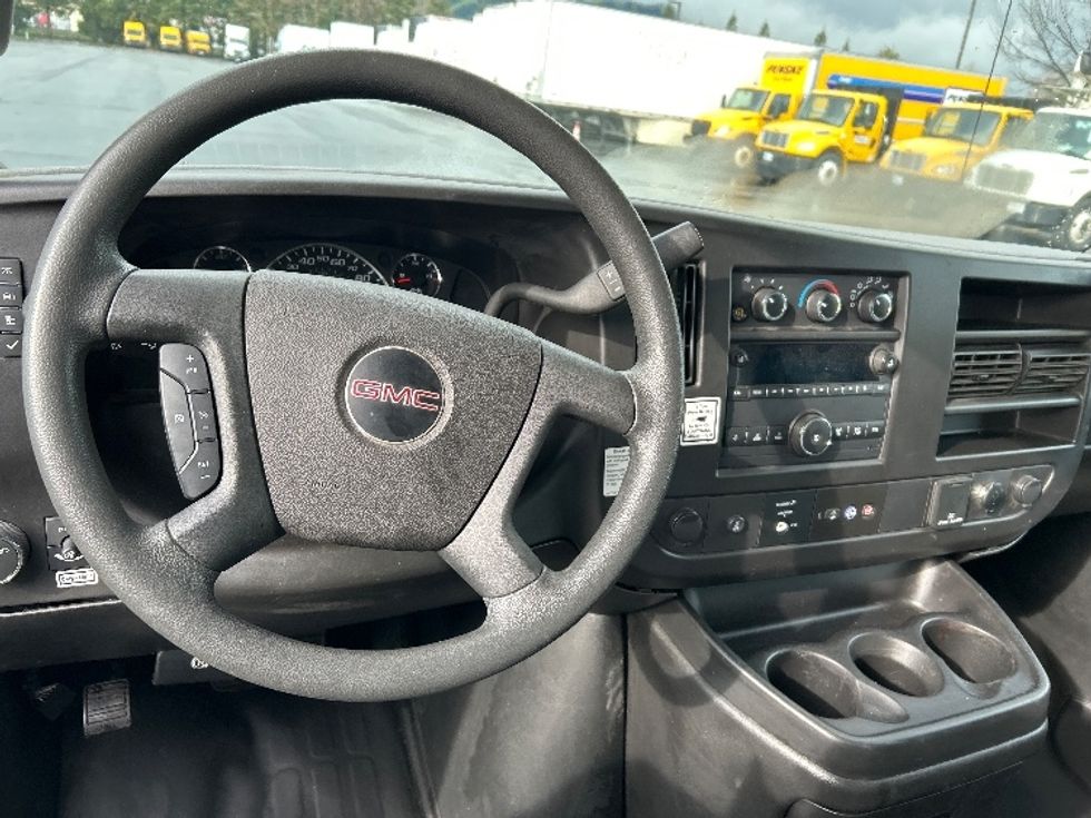 Light Duty Box Truck-Light and Medium Duty Trucks-GMC-2022-Savana G33903-Chino-CA-22,350\n\t\tmiles-$ 48,250 - Image 18