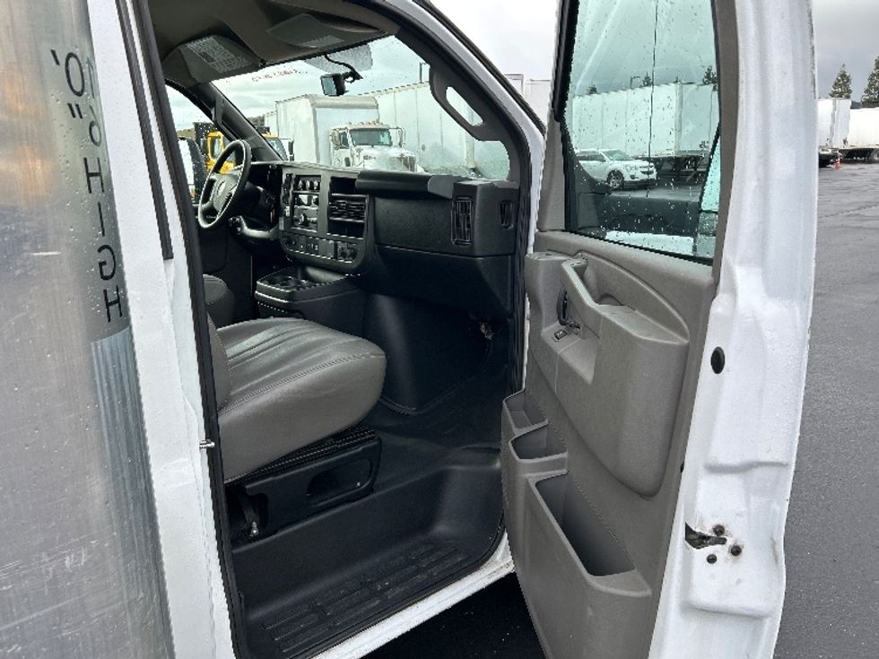 Light Duty Box Truck-Light and Medium Duty Trucks-GMC-2022-Savana G33903-Chino-CA-22,350\n\t\tmiles-$ 48,250 - Image 20