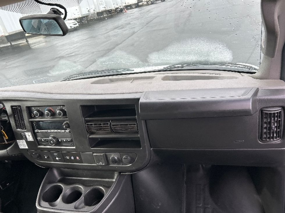 Light Duty Box Truck-Light and Medium Duty Trucks-GMC-2022-Savana G33903-Chino-CA-22,350\n\t\tmiles-$ 48,250 - Image 21