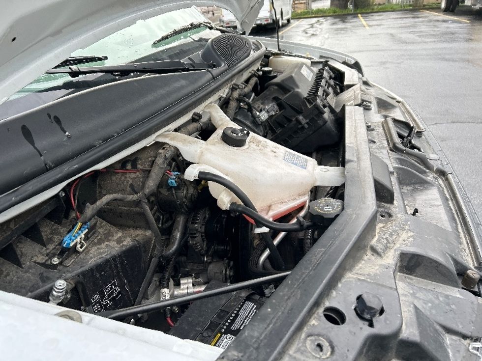 Light Duty Box Truck-Light and Medium Duty Trucks-GMC-2022-Savana G33903-Chino-CA-22,350\n\t\tmiles-$ 48,250 - Image 23