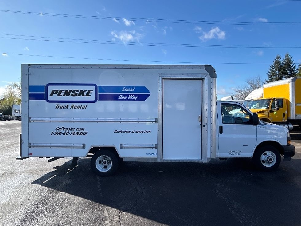 Light Duty Box Truck-Light and Medium Duty Trucks-GMC-2022-Savana G33903-Clackamas-OR-34,042\n\t\tmiles-$ 43,750 - Image 15