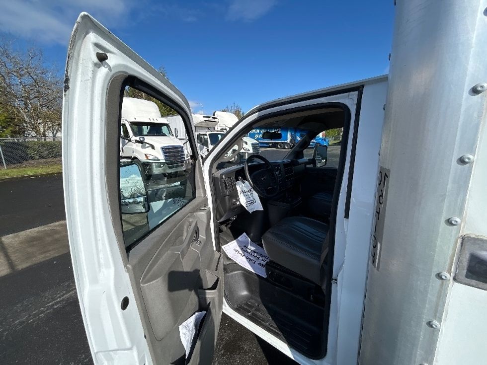 Light Duty Box Truck-Light and Medium Duty Trucks-GMC-2022-Savana G33903-Clackamas-OR-34,042\n\t\tmiles-$ 43,750 - Image 16