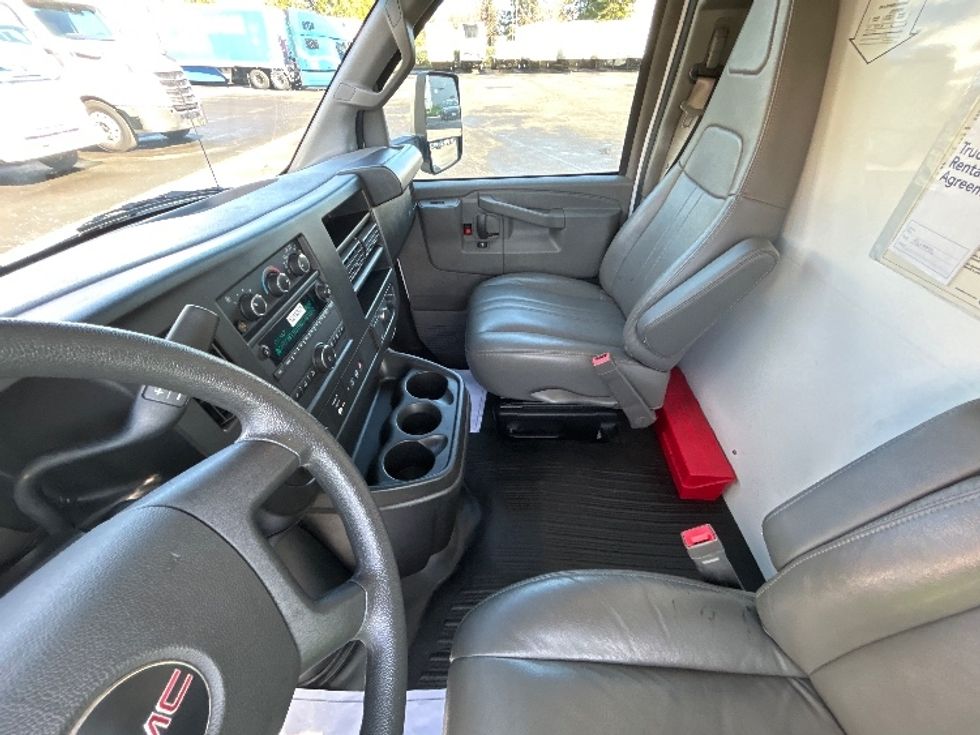Light Duty Box Truck-Light and Medium Duty Trucks-GMC-2022-Savana G33903-Clackamas-OR-34,042\n\t\tmiles-$ 43,750 - Image 19
