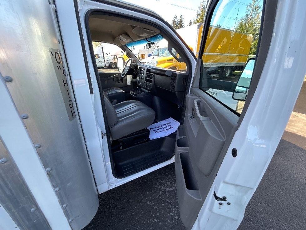 Light Duty Box Truck-Light and Medium Duty Trucks-GMC-2022-Savana G33903-Clackamas-OR-34,042\n\t\tmiles-$ 43,750 - Image 20