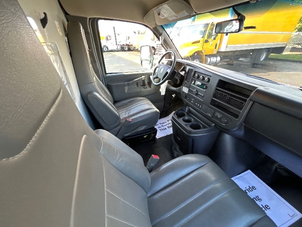 Light Duty Box Truck-Light and Medium Duty Trucks-GMC-2022-Savana G33903-Clackamas-OR-34,042\n\t\tmiles-$ 43,750 - Image 22