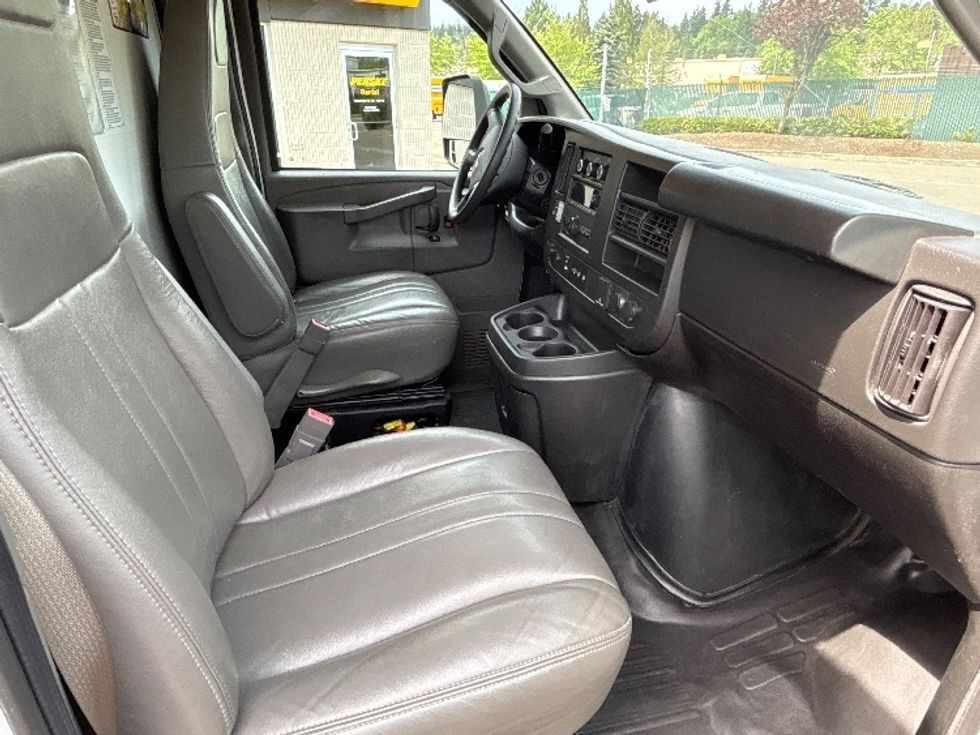 Light Duty Box Truck-Light and Medium Duty Trucks-GMC-2022-Savana G33903-Clackamas-OR-36,004\n\t\tmiles-$ 41,250 - Image 21