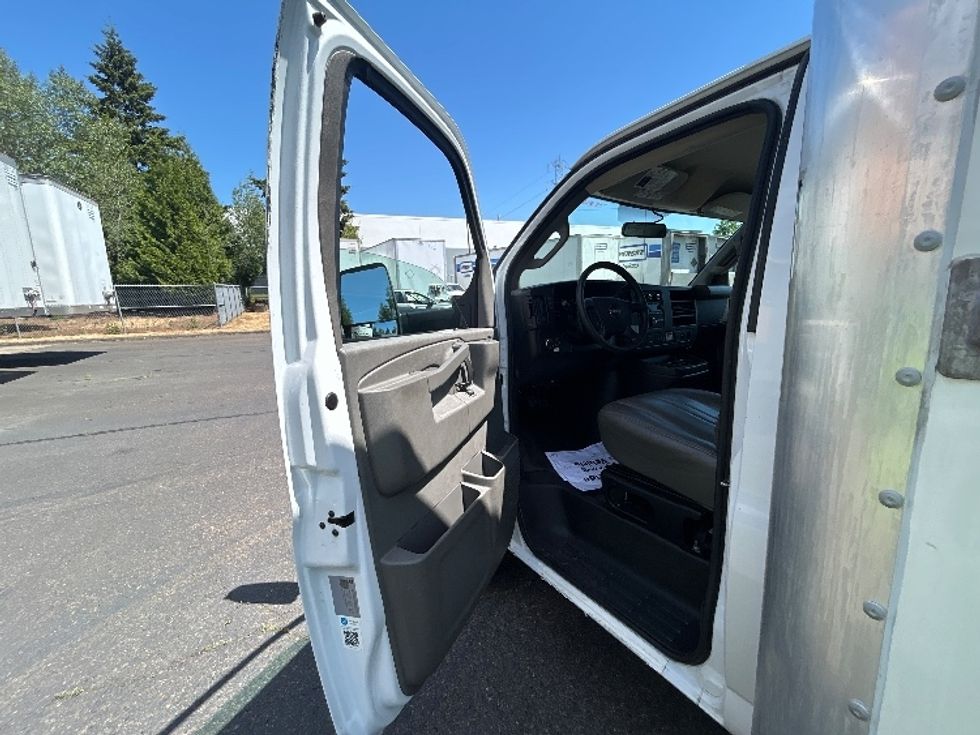 Light Duty Box Truck-Light and Medium Duty Trucks-GMC-2022-Savana G33903-Clackamas-OR-43,135\n\t\tmiles-$ 41,500 - Image 13