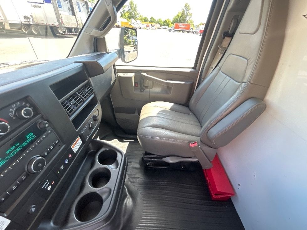 Light Duty Box Truck-Light and Medium Duty Trucks-GMC-2022-Savana G33903-Clackamas-OR-43,135\n\t\tmiles-$ 41,500 - Image 16