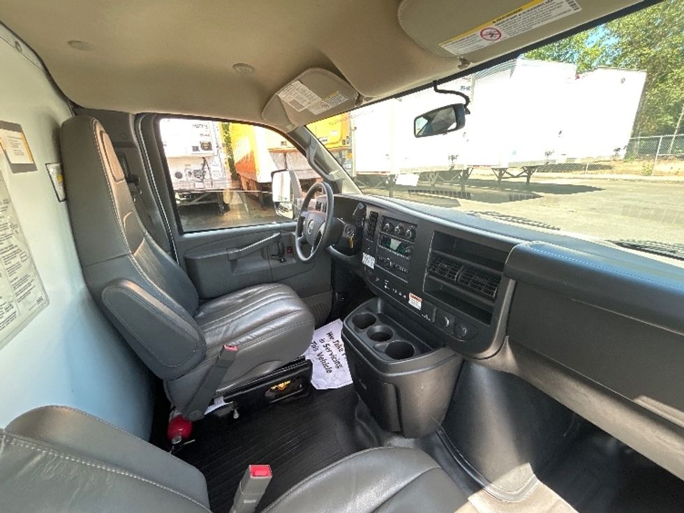 Light Duty Box Truck-Light and Medium Duty Trucks-GMC-2022-Savana G33903-Clackamas-OR-43,135\n\t\tmiles-$ 41,500 - Image 19