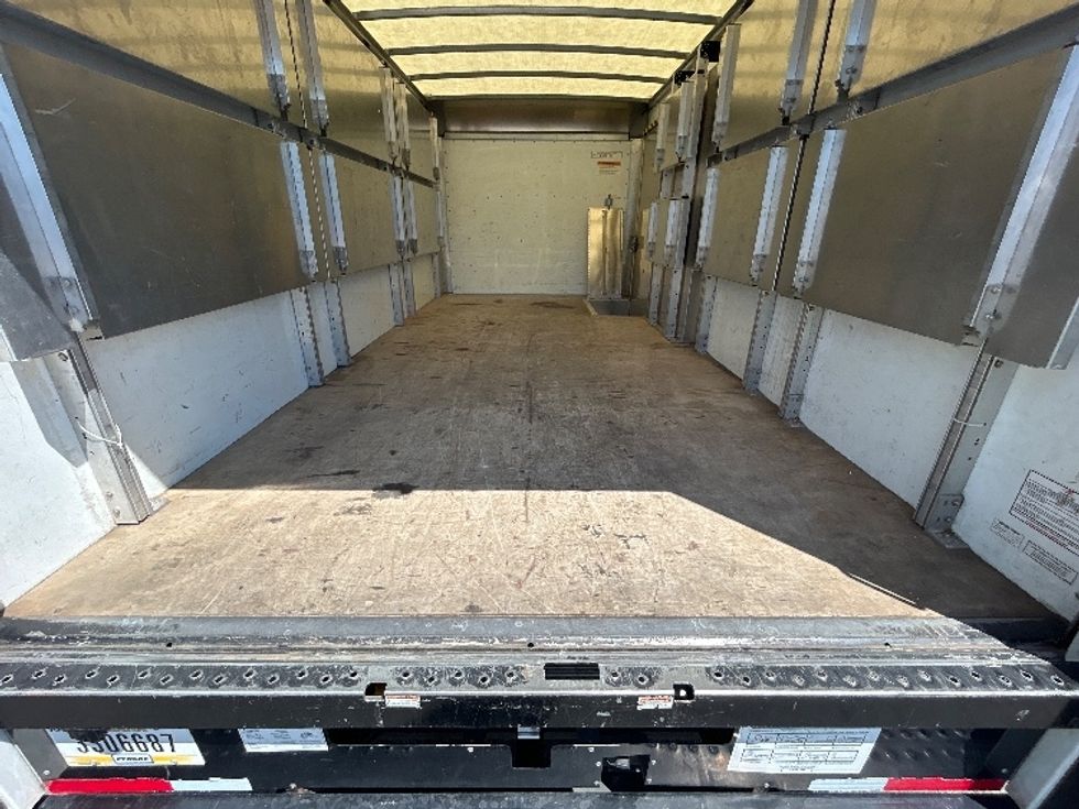 Light Duty Box Truck-Light and Medium Duty Trucks-GMC-2022-Savana G33903-Clackamas-OR-43,135\n\t\tmiles-$ 41,500 - Image 8