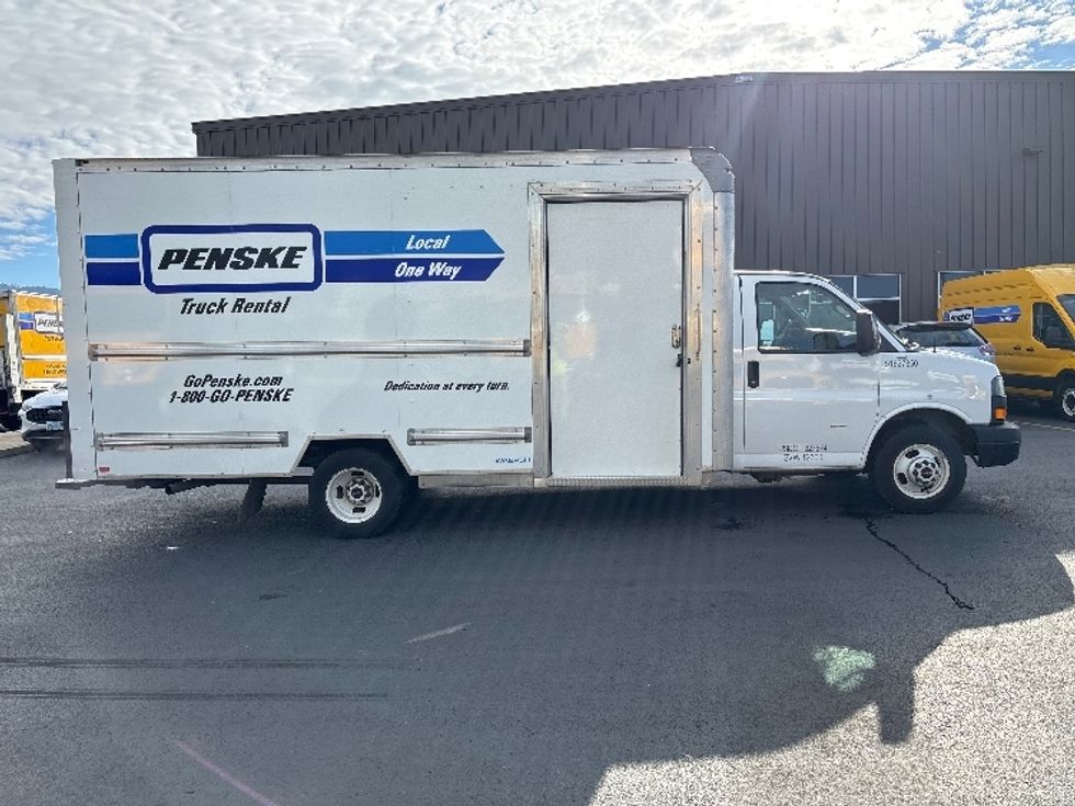 Light Duty Box Truck-Light and Medium Duty Trucks-GMC-2022-Savana G33903-Clackamas-OR-49,198\n\t\tmiles-$ 40,000 - Image 15