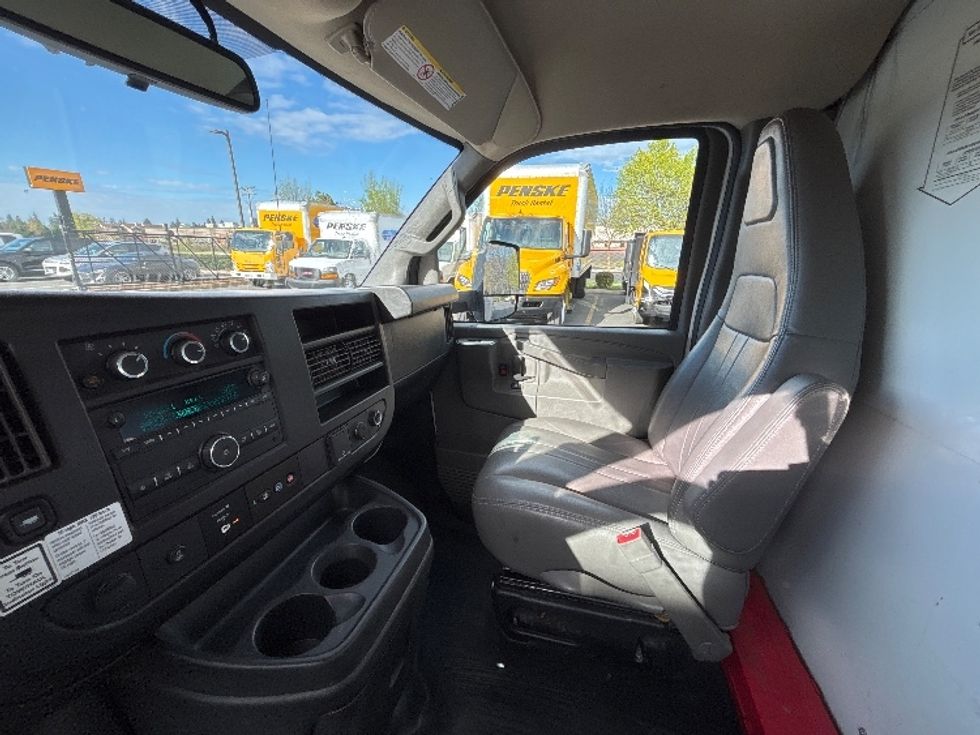 Light Duty Box Truck-Light and Medium Duty Trucks-GMC-2022-Savana G33903-Clackamas-OR-49,198\n\t\tmiles-$ 40,000 - Image 19