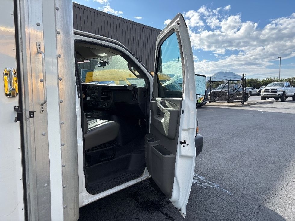 Light Duty Box Truck-Light and Medium Duty Trucks-GMC-2022-Savana G33903-Clackamas-OR-49,198\n\t\tmiles-$ 40,000 - Image 20