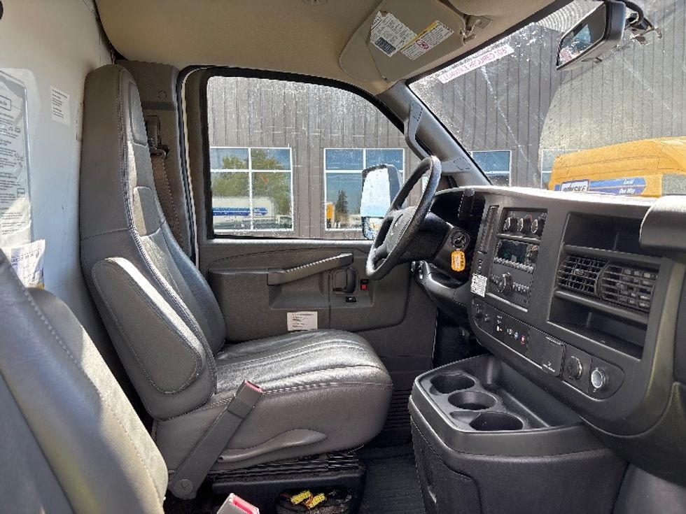 Light Duty Box Truck-Light and Medium Duty Trucks-GMC-2022-Savana G33903-Clackamas-OR-49,198\n\t\tmiles-$ 40,000 - Image 22