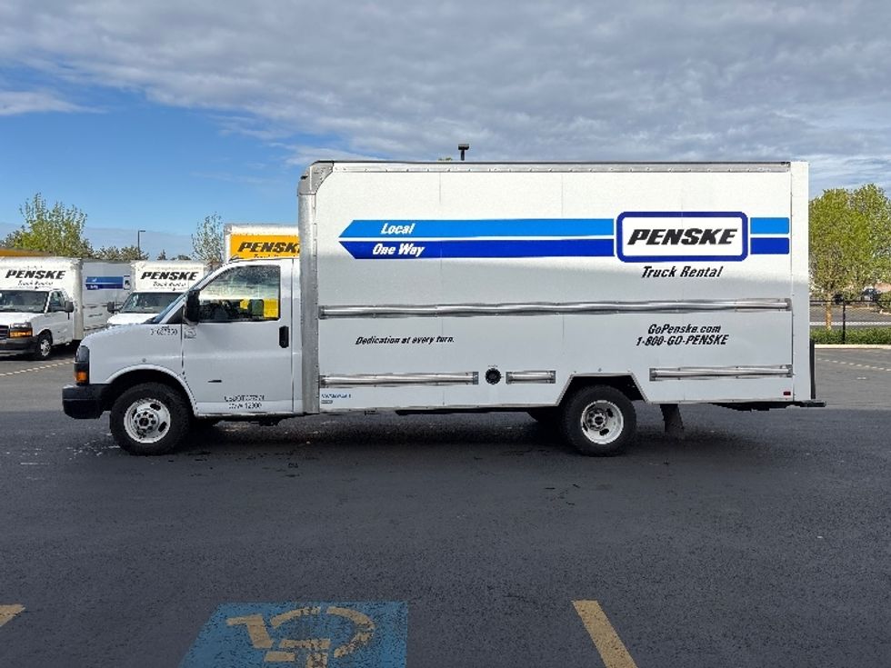 Light Duty Box Truck-Light and Medium Duty Trucks-GMC-2022-Savana G33903-Clackamas-OR-49,198\n\t\tmiles-$ 40,000 - Image 4