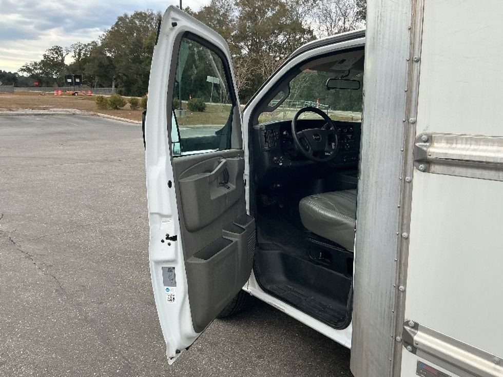 Light Duty Box Truck-Light and Medium Duty Trucks-GMC-2022-Savana G33903-Cleveland-TN-81,997\n\t\tmiles-$ 29,500 - Image 13
