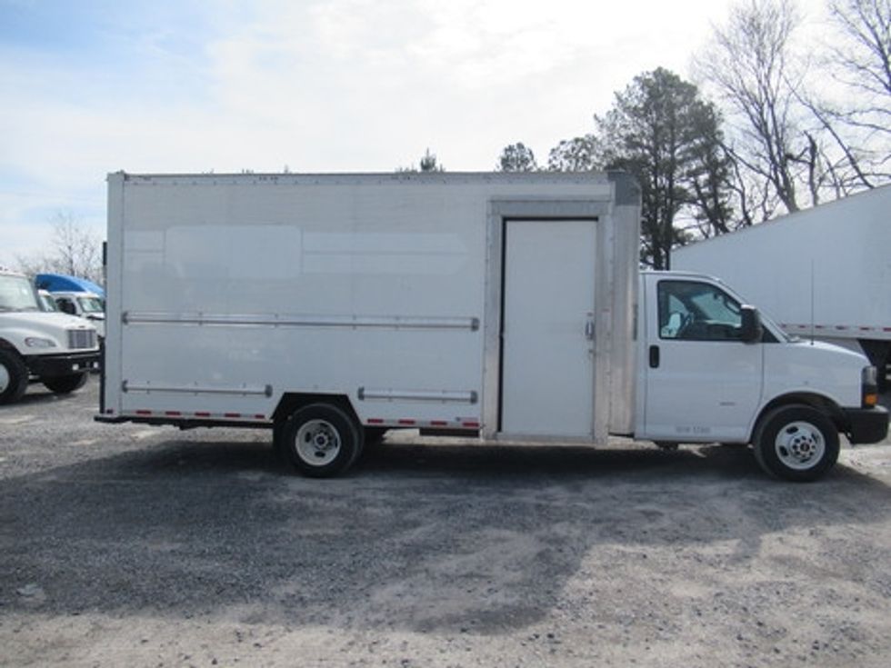 Light Duty Box Truck-Light and Medium Duty Trucks-GMC-2022-Savana G33903-Cleveland-TN-81,997\n\t\tmiles-$ 29,500 - Image 4