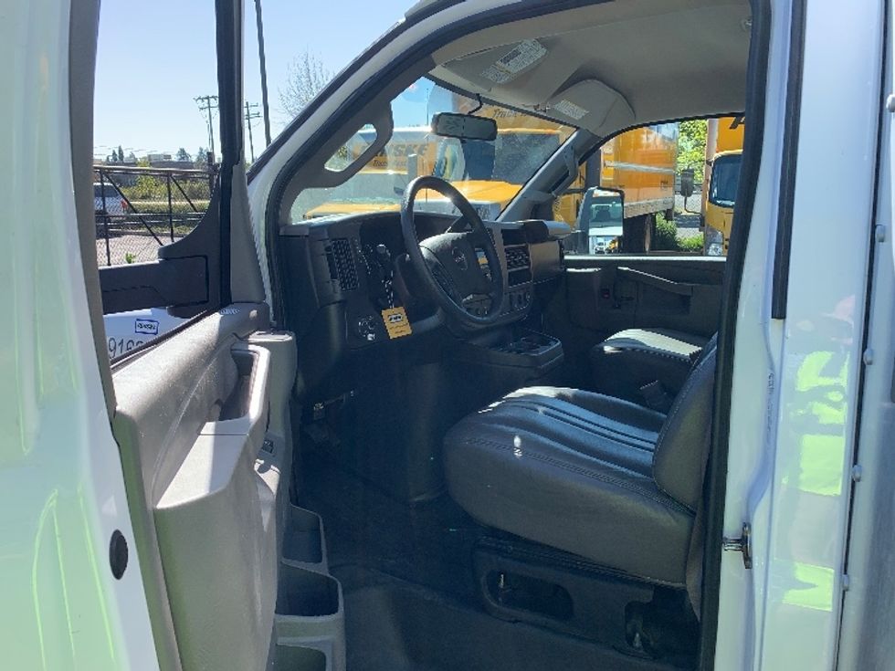 Light Duty Box Truck-Light and Medium Duty Trucks-GMC-2022-Savana G33903-Coburg-OR-35,242\n\t\tmiles-$ 46,500 - Image 16