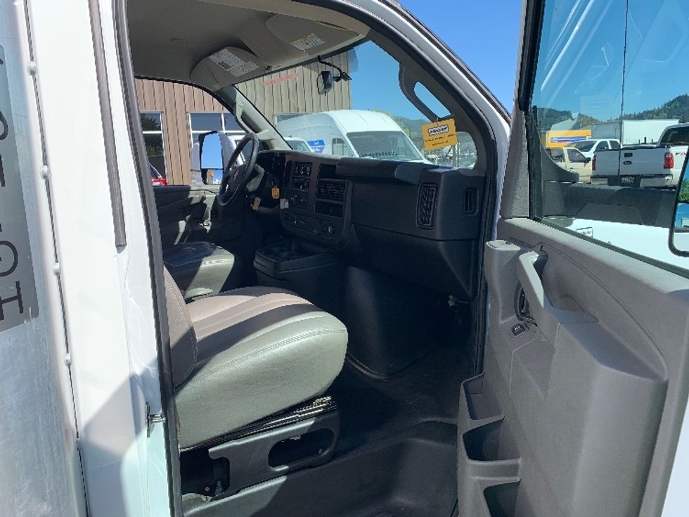 Light Duty Box Truck-Light and Medium Duty Trucks-GMC-2022-Savana G33903-Coburg-OR-35,242\n\t\tmiles-$ 46,500 - Image 20