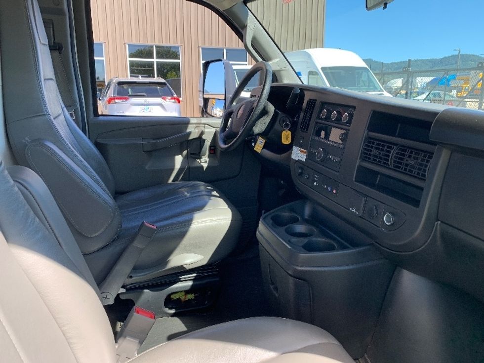 Light Duty Box Truck-Light and Medium Duty Trucks-GMC-2022-Savana G33903-Coburg-OR-35,242\n\t\tmiles-$ 46,500 - Image 22
