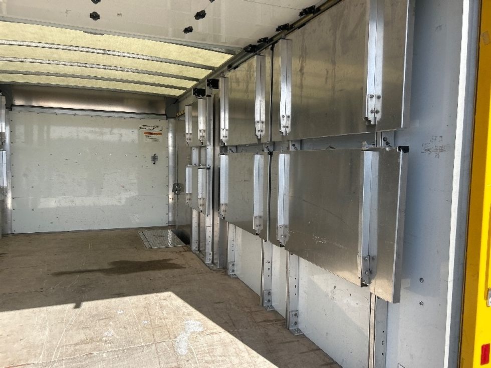 Light Duty Box Truck-Light and Medium Duty Trucks-GMC-2022-Savana G33903-Colorado Springs-CO-19,569\n\t\tmiles-$ 38,750 - Image 12